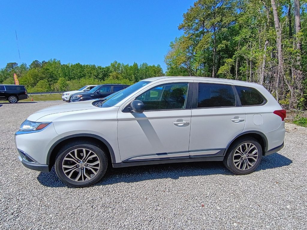 2016 Mitsubishi Outlander ES S-AWC's photo