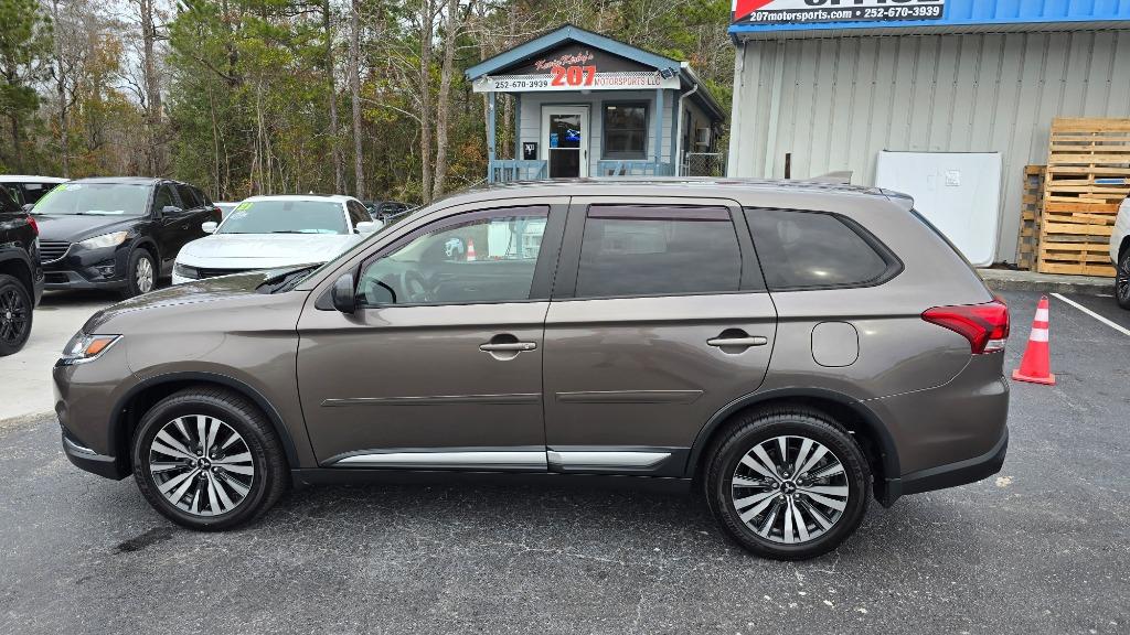 2019 Mitsubishi Outlander ES's photo