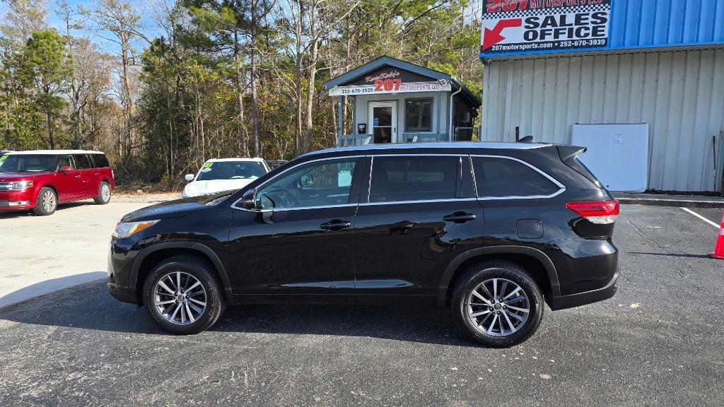 2017 Toyota Highlander XLE's photo