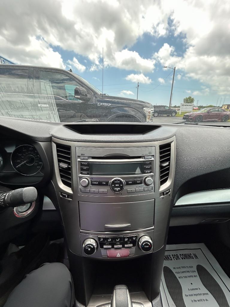 2011 Subaru Legacy I Premium - Photo 10